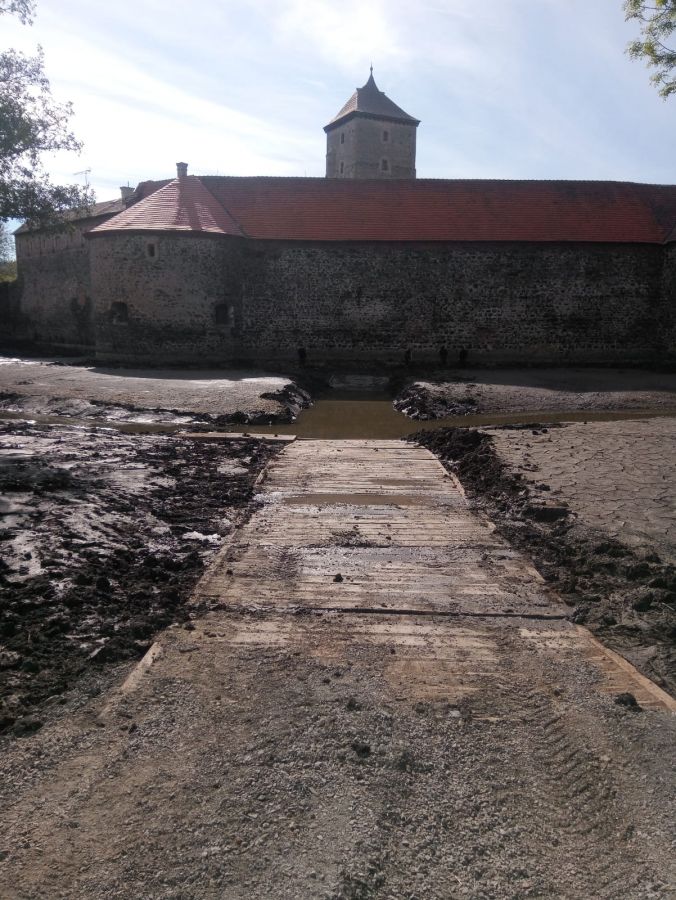 NKP hrad Švihov – obnova vodního příkopu
