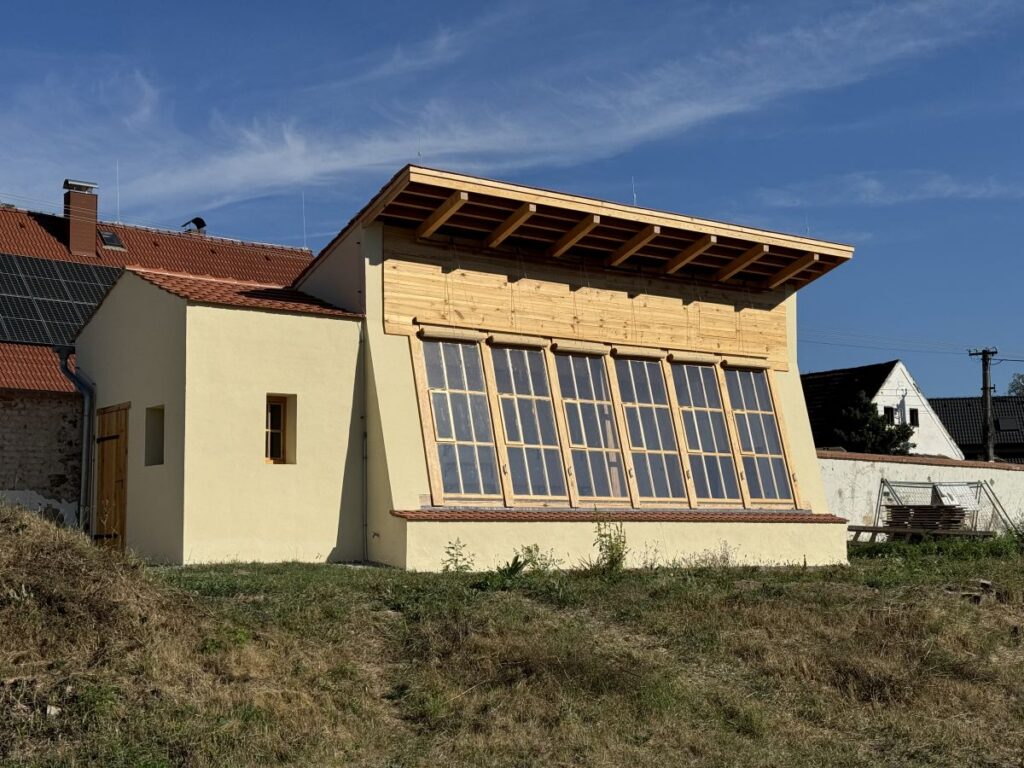 NKP zámek Červené Poříčí - oranžerie v zámecké zahradě