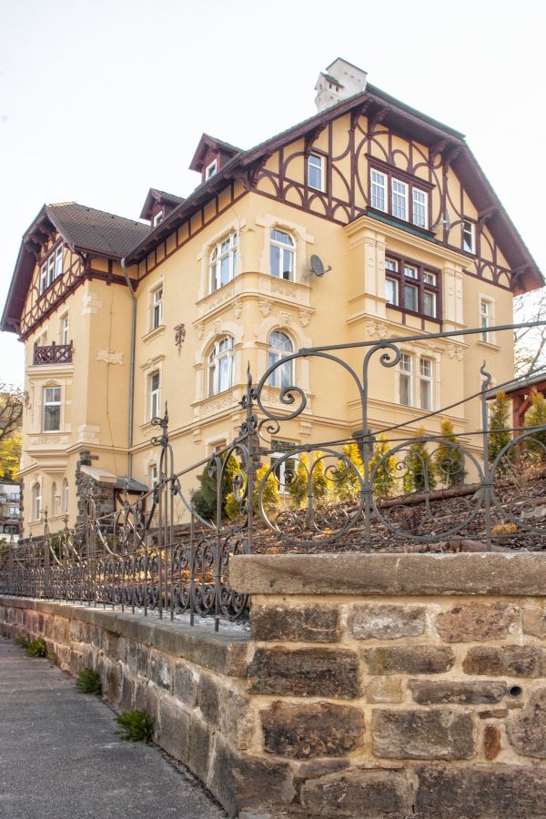 Bytový dům Na vyhlídce Karlovy Vary - rekonstrukce fasád