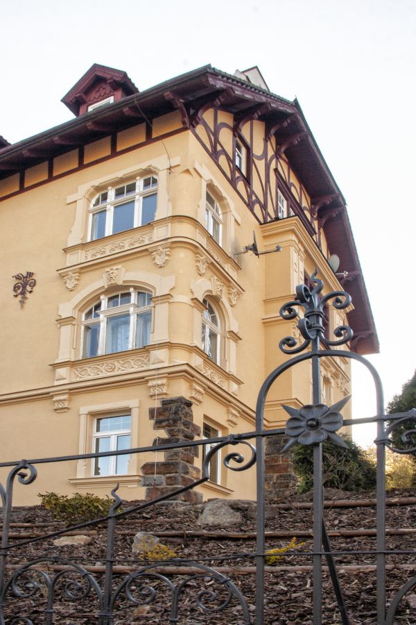 Bytový dům Na vyhlídce Karlovy Vary - rekonstrukce fasád