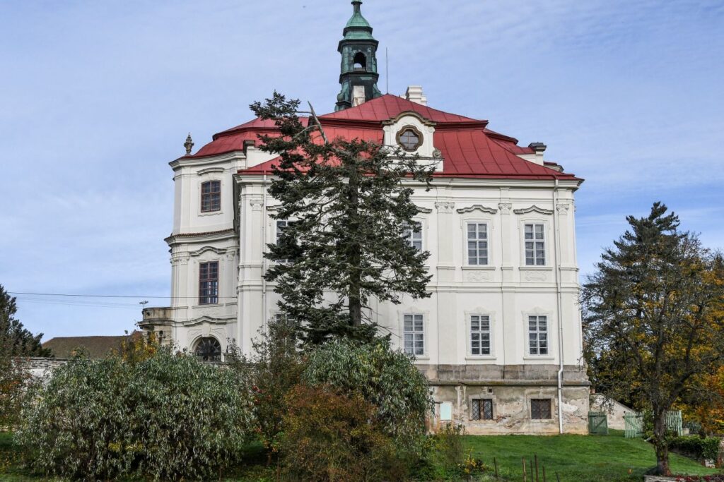 Zámek Trpísty - postupná obnova